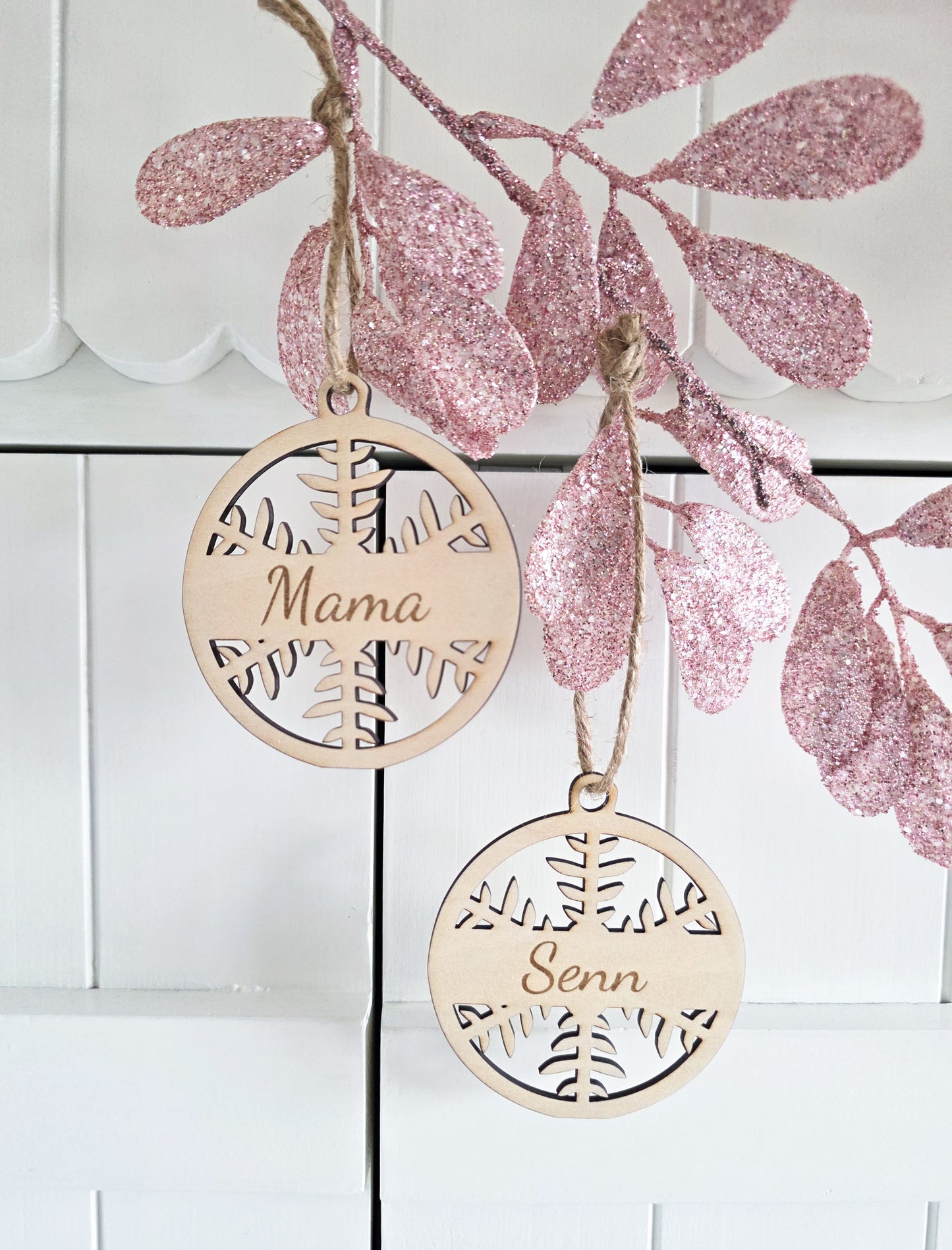 Houten kerstbal met naam - sneeuwvlok